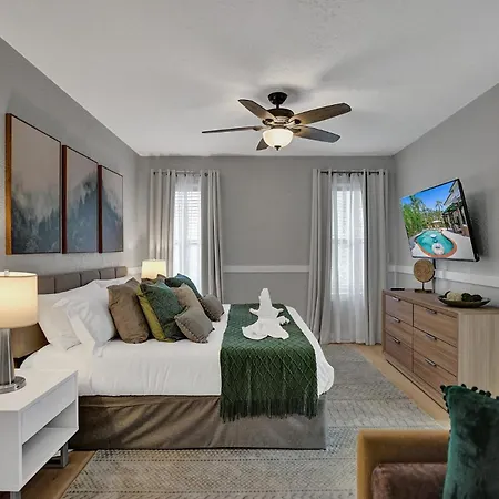 Modern Chic 7-Br W Heated Pool & Gameroom